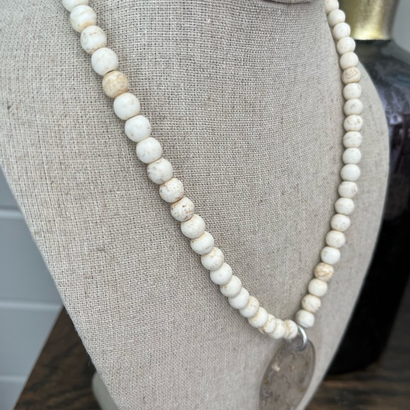 Color by Amber Ivory Beaded necklace with drop pendant, great condition - Picture 8 of 9